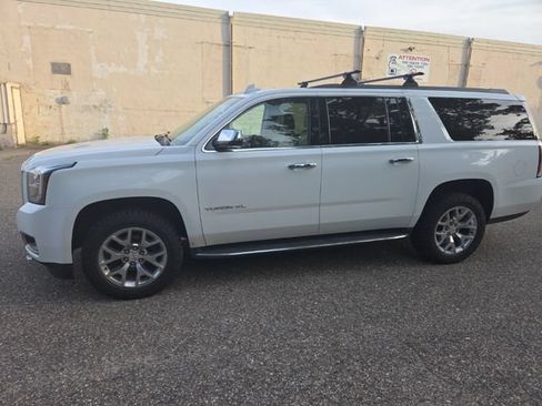 Used 2016 GMC Yukon XL SLE w/ Convenience Package AWD/4WD image 3