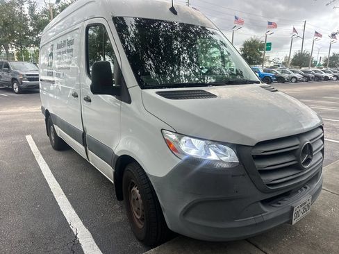 Used 2021 Mercedes-Benz Sprinter 2500 image 3