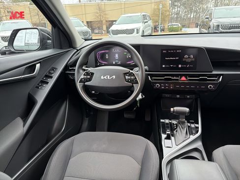 Used 2023 Kia Niro LX image 22