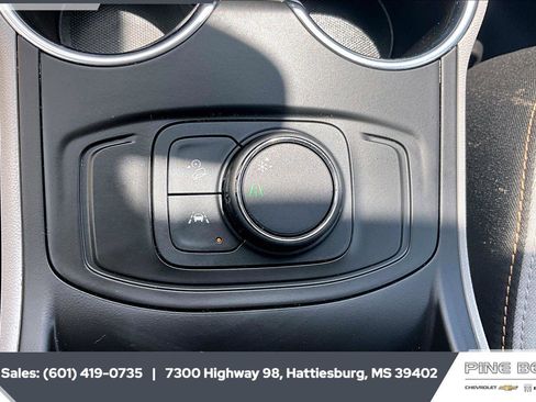 Used 2020 GMC Terrain SLE FWD image 25
