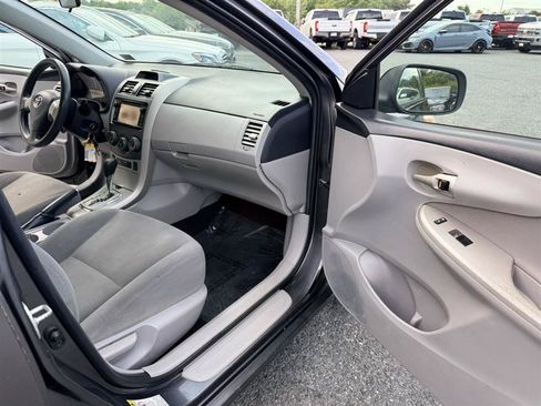 Used 2013 Toyota Corolla LE FWD image 9