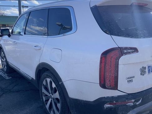 Used 2022 Kia Telluride EX w/ EX Premium Package image 2