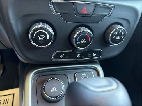 Used 2018 Jeep Compass Latitude w/ Cold Weather Group image 28