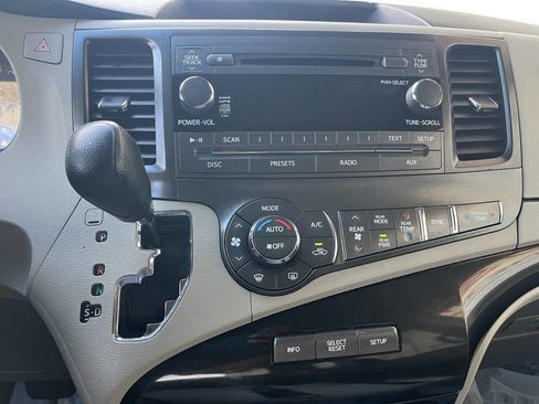 Used 2014 Toyota Sienna LE image 17