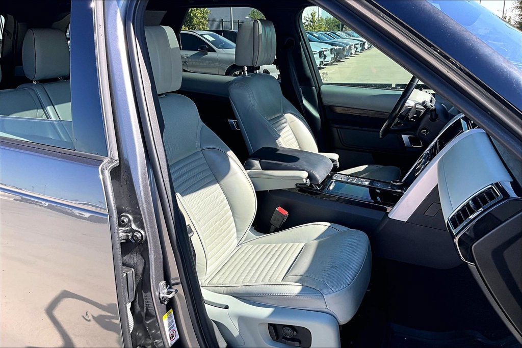 Used 2018 Land Rover Discovery HSE Luxury AWD/4WD image 9