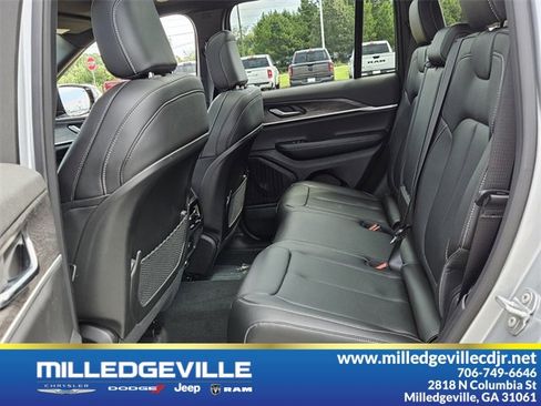 New 2025 Jeep Grand Cherokee Limited w/ Black Appearance Package image 8