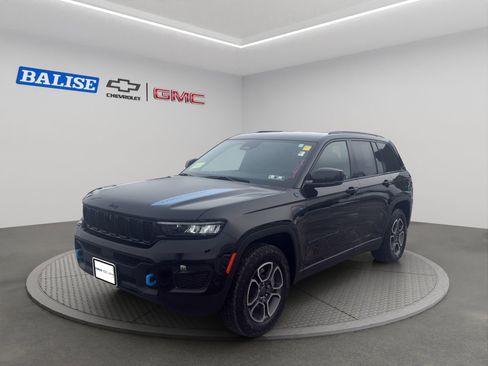 Used 2023 Jeep Grand Cherokee Trailhawk w/ Luxury Tech Group III image 2