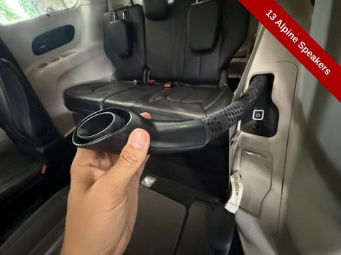 Used 2023 Chrysler Pacifica Touring-L w/ Uconnect Theater Family Group AWD/4WD image 39
