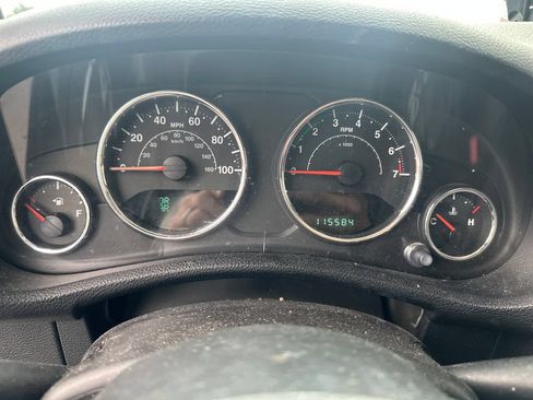 Used 2014 Jeep Wrangler Unlimited Sahara w/ Connectivity Group AWD/4WD image 15
