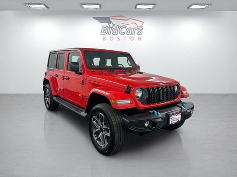Used 2024 Jeep Wrangler Unlimited AWD/4WD image 3