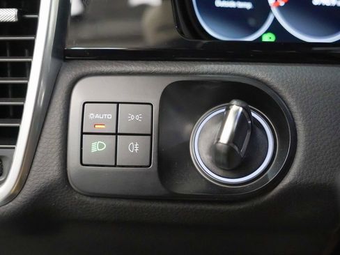 Certified 2023 Porsche Cayenne Platinum Edition image 25