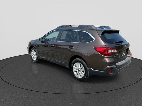 Used 2019 Subaru Outback 2.5i Premium w/ Popular Package #2 AWD/4WD image 6