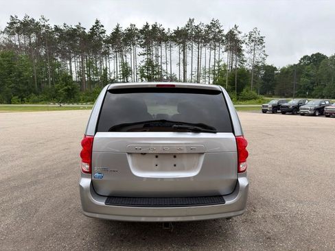 Used 2019 Dodge Grand Caravan SE FWD image 5