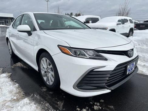 Used 2024 Toyota Camry LE image 7