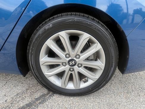 Used 2015 Hyundai Elantra SE w/ Option Group 02 FWD image 27