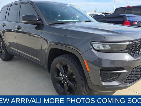 Used 2023 Jeep Grand Cherokee Altitude image 7