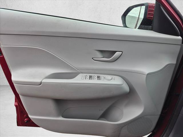 Used 2025 Hyundai Kona SEL AWD/4WD image 15
