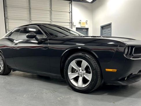 Used 2010 Dodge Challenger R/T image 14