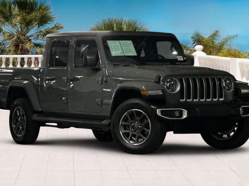 Used 2020 Jeep Gladiator Overland image 2