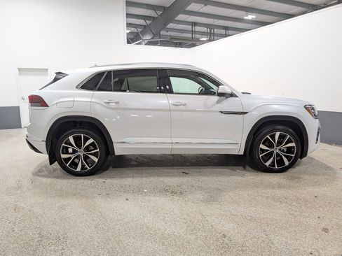 Used 2026 Volkswagen Atlas Cross Sport SEL Premium R-Line AWD/4WD image 2
