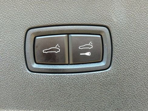 Used 2025 Porsche Cayenne Coupe AWD/4WD image 13