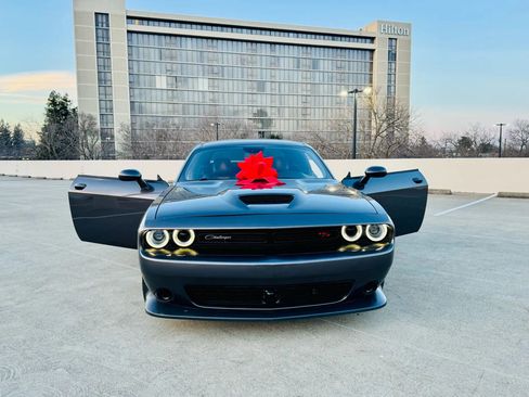 Used 2016 Dodge Challenger SRT w/ Technology Group image 50