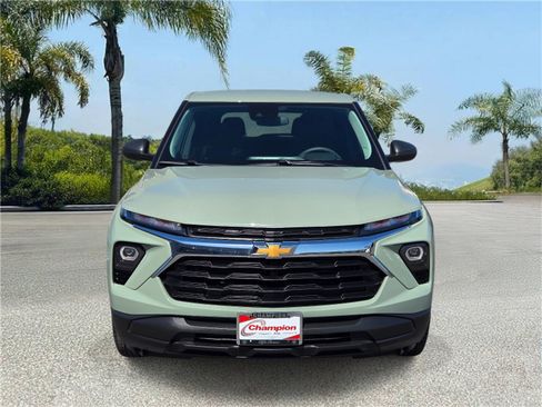 Used 2025 Chevrolet TrailBlazer LS w/ LS Convenience Package FWD image 3