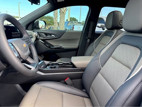 New 2026 Chevrolet Equinox LT w/ Convenience Package II image 16