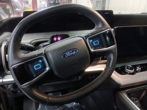 Certified 2025 Ford Expedition Active image 15