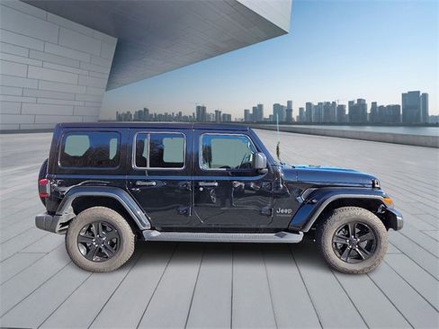 Used 2021 Jeep Wrangler Unlimited Sahara image 7