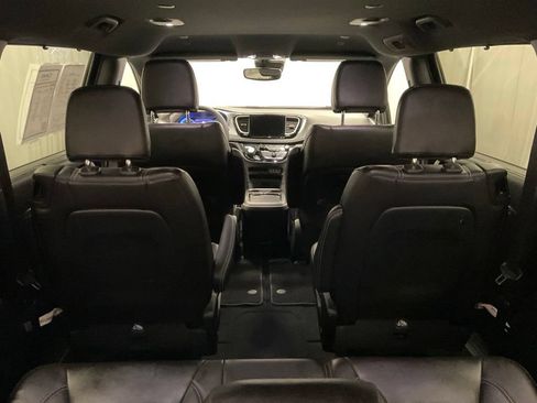 Used 2023 Chrysler Pacifica Touring-L w/ S Appearance Package FWD image 25