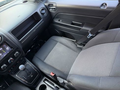 Used 2012 Jeep Compass Latitude FWD image 17