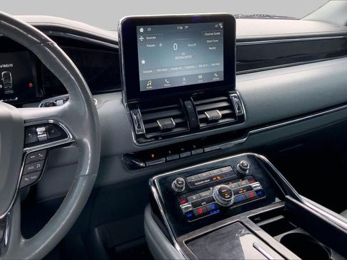 Used 2019 Lincoln Navigator Reserve AWD/4WD image 7