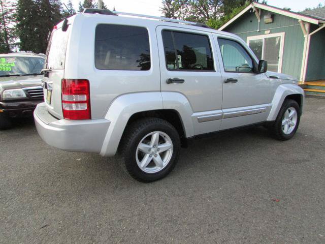 Used 2012 Jeep Liberty Limited AWD/4WD image 4