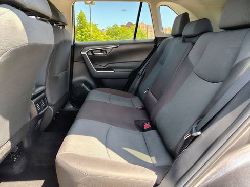 Used 2025 Toyota RAV4 XLE FWD image 28