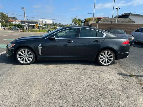 Used 2011 Jaguar XF Premium RWD image 2