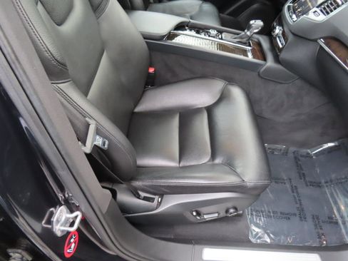 Used 2017 Volvo XC90 T6 Momentum w/ Vision Package image 21