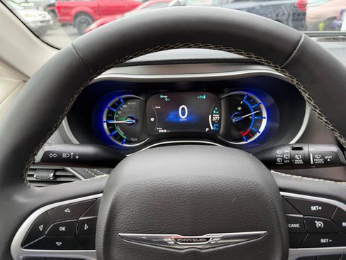 Used 2022 Chrysler Pacifica Touring-L FWD image 24