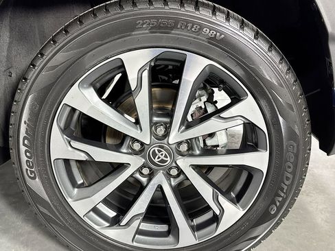 Used 2022 Toyota Corolla Cross XLE image 36