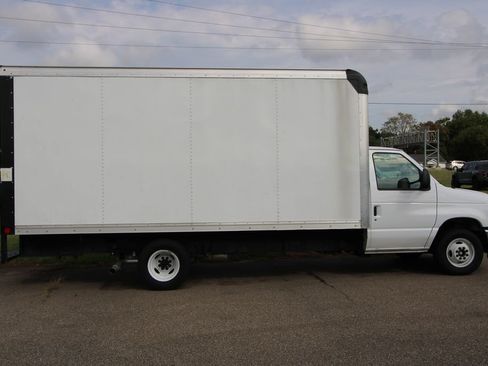 Used 2026 Ford E-350 and Econoline 350 Super Duty w/ Power Equipment Group RWD image 10