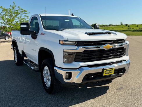 Used 2024 Chevrolet Silverado 3500 LT w/ Convenience Package AWD/4WD image 4