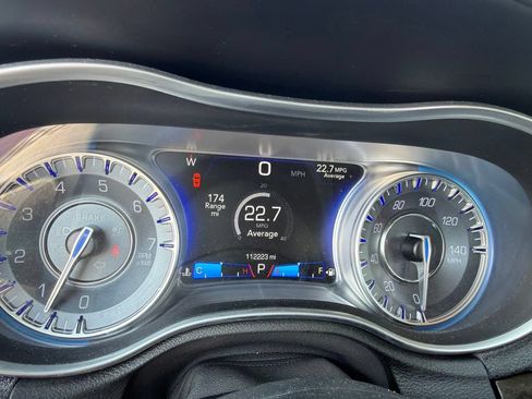 Used 2015 Chrysler 300 C AWD/4WD image 15
