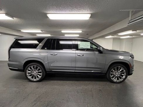 New 2026 Cadillac Escalade ESV Luxury w/ LPO, Radiant Package AWD/4WD image 6