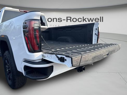 Used 2025 GMC Sierra 2500 AT4 AWD/4WD image 8