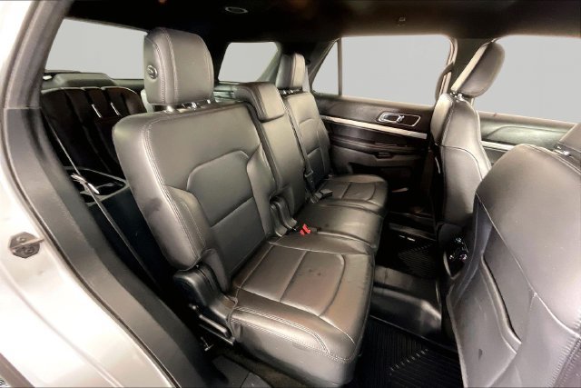 Used 2018 Ford Explorer XLT w/ Equipment Group 202A AWD/4WD image 22