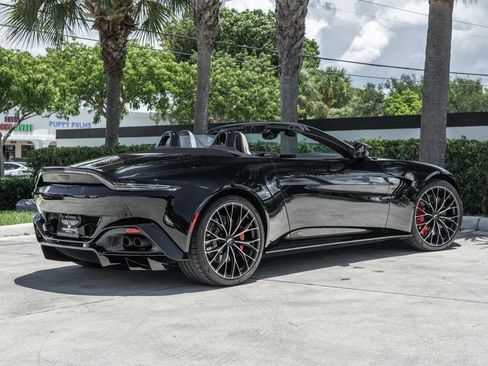 Used 2022 Aston Martin V8 Vantage Roadster RWD image 8
