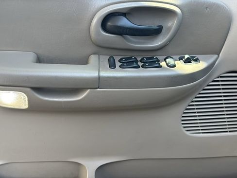 Used 2001 Ford F150 4x4 SuperCrew image 18