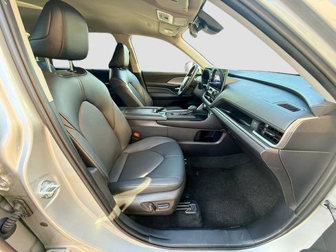 Used 2025 Toyota Grand Highlander FWD image 15