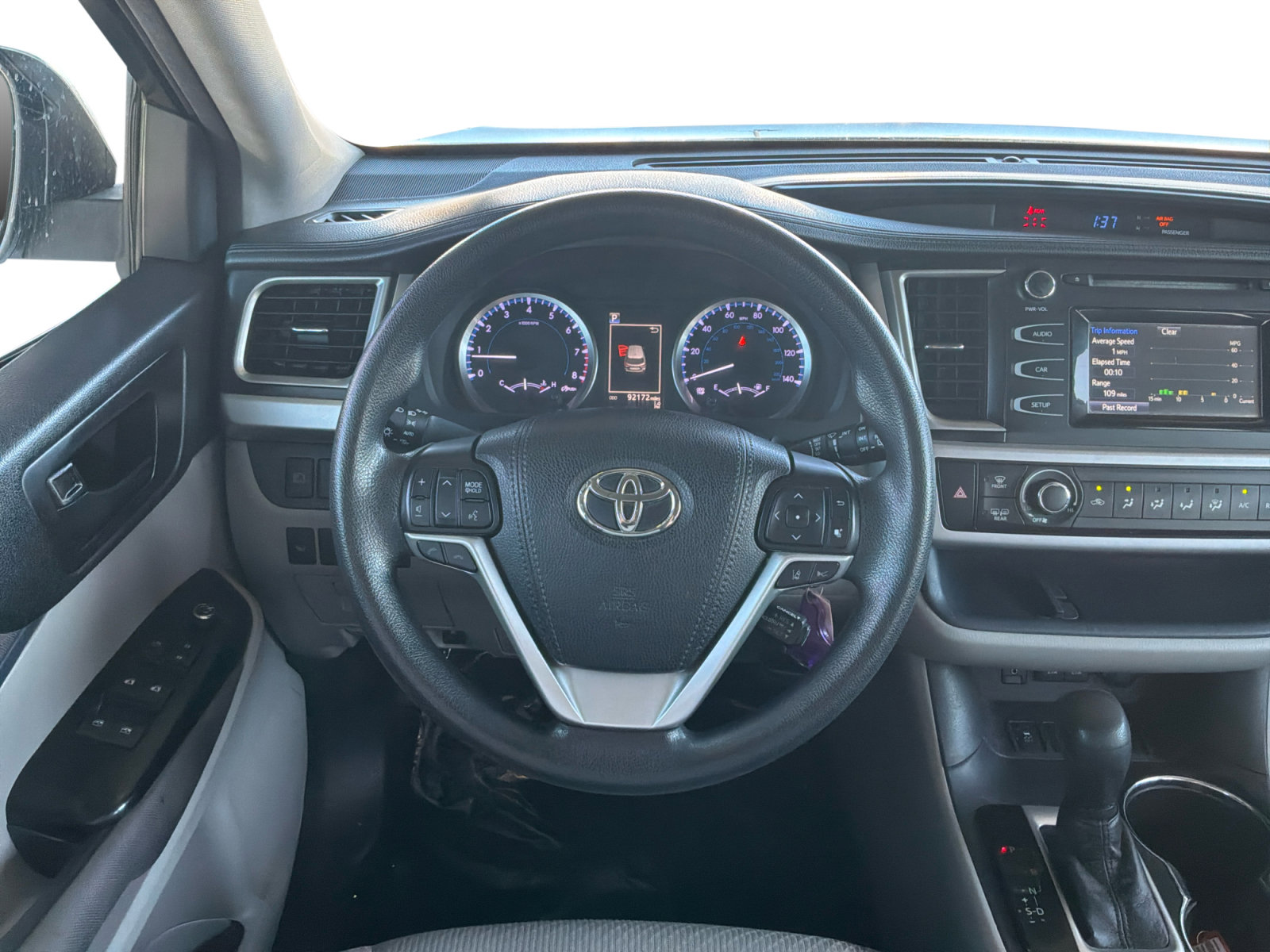 Used 2018 Toyota Highlander LE FWD image 12