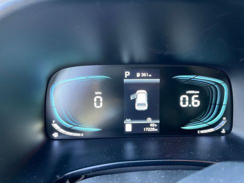 Used 2025 Kia Soul LX w/ LX Technology Package image 10